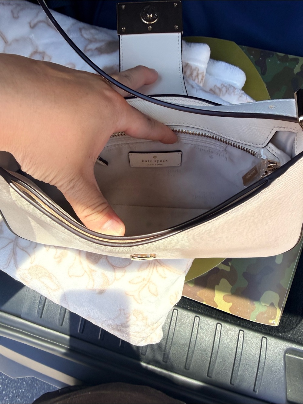 Kate Spade Reegan Small Shoulder Bag - Picture 4 of 10